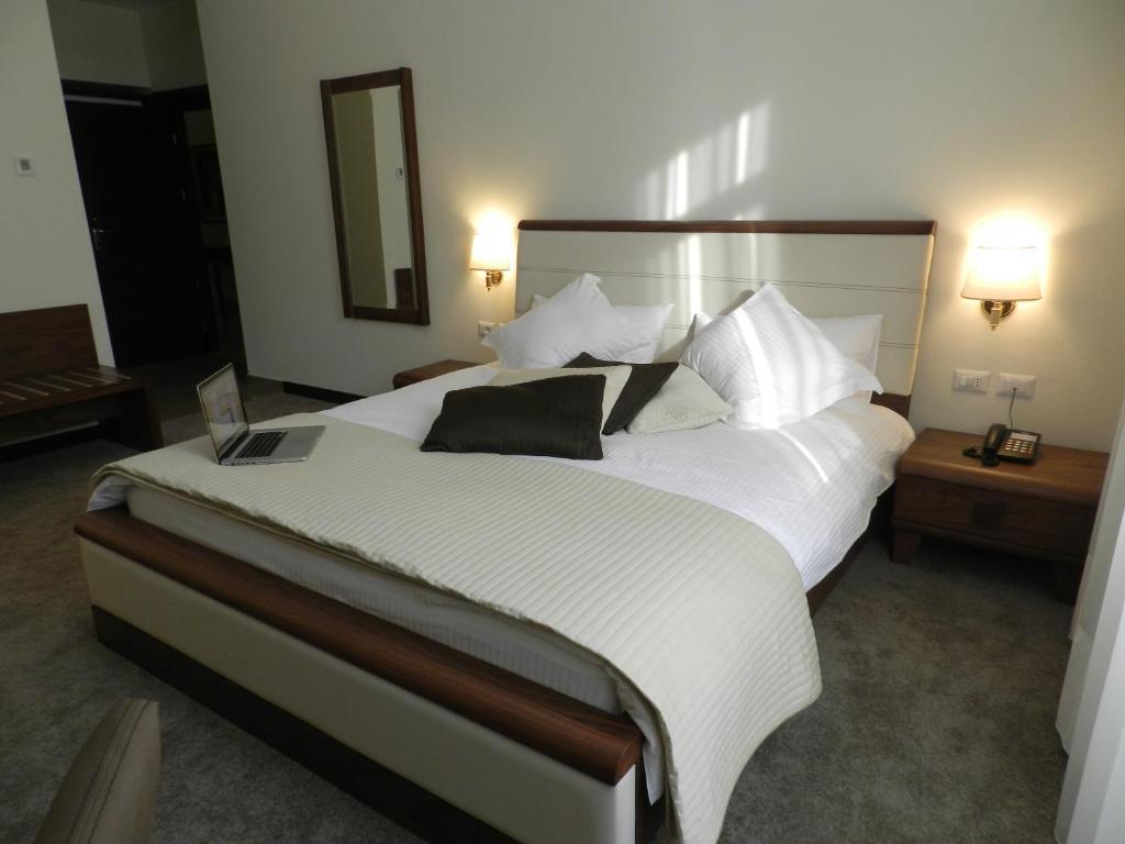 Boutique Hotel Kotoni Tirana Habitación foto